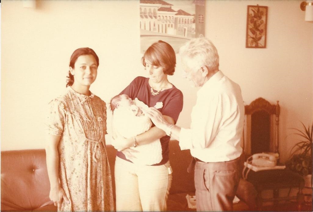 Lucília, Goretti com Ana Cláudia e Lizote fev 1979