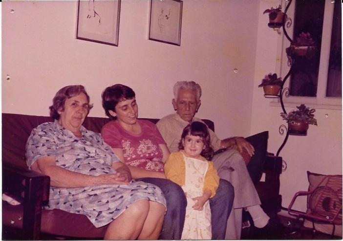 Mamãe de papai com Beatriz em Botafogo 1986