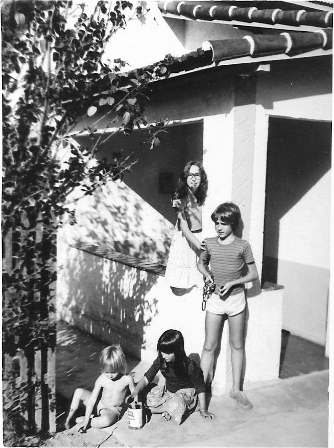Marcelo, Dani, Regininha e Gui em Bicas 1977