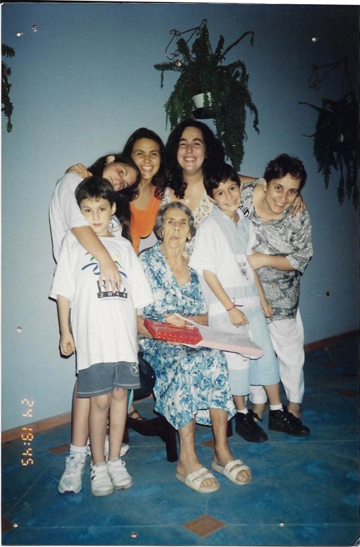 Vó Laura e netos no Monte Castelo fev 1997